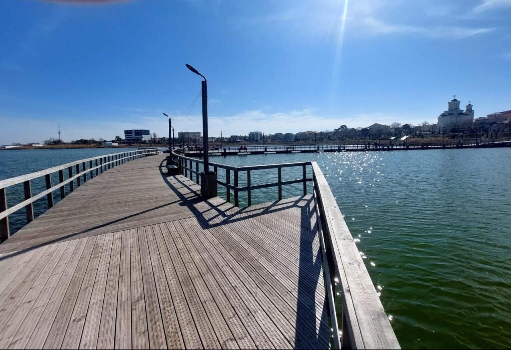 Pontonul de lemn de pe lacul Techirghiol