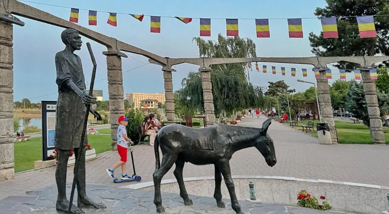 Promenada de pe malul lacului
