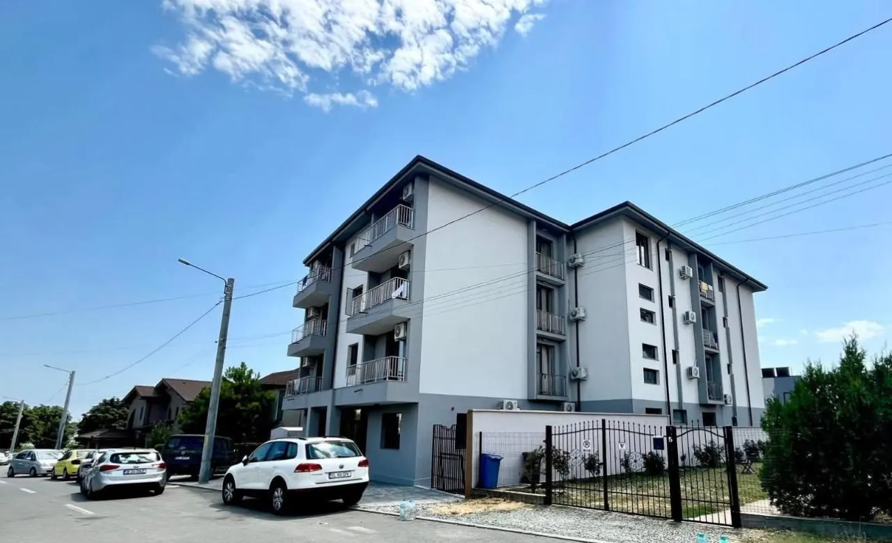 Clădirea Techirghiol Senior Residence, cu parcarea din față